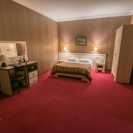 Hotel Rikhe Monika Тбилиси Екстериор снимка