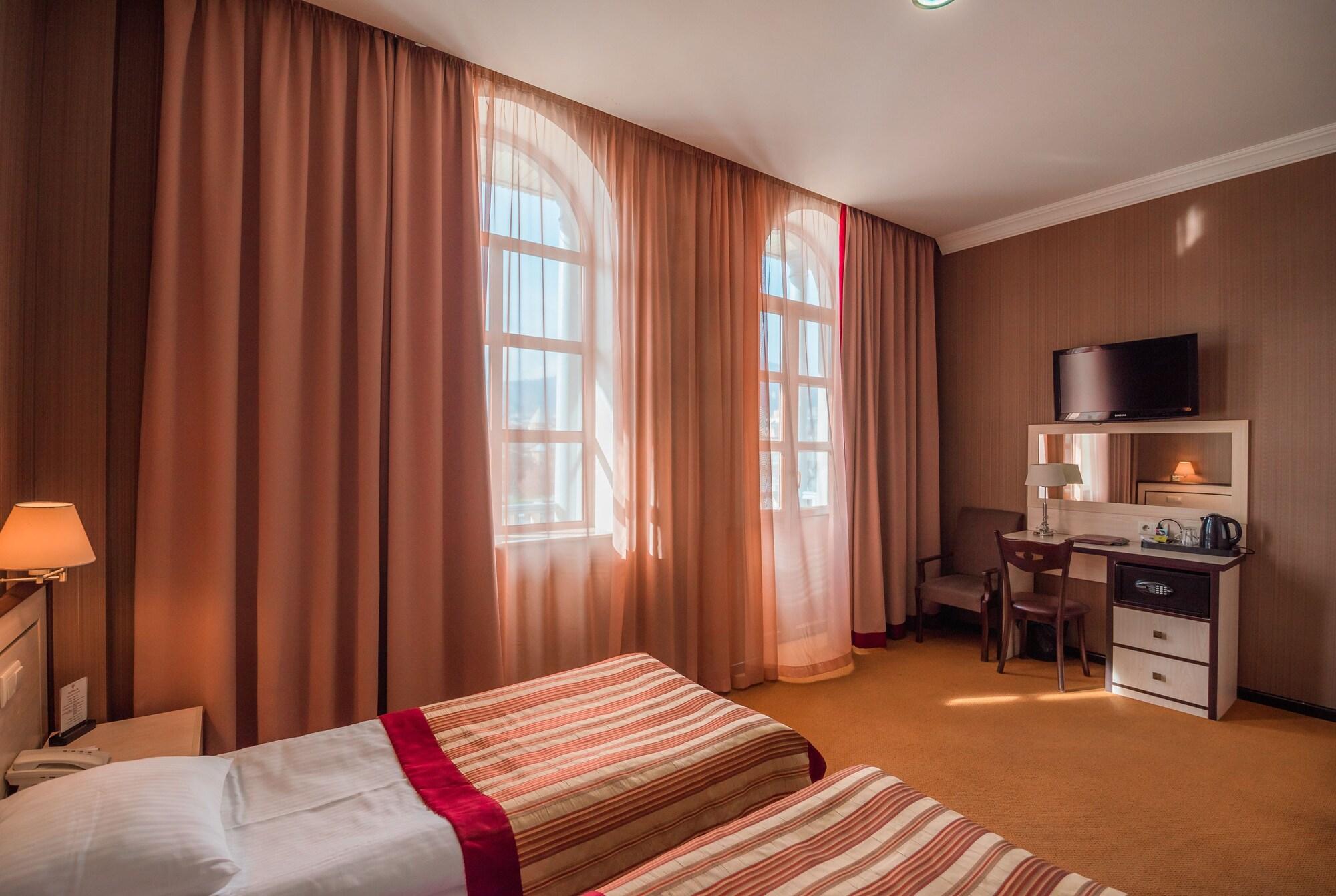 Hotel Rikhe Monika Тбилиси Екстериор снимка