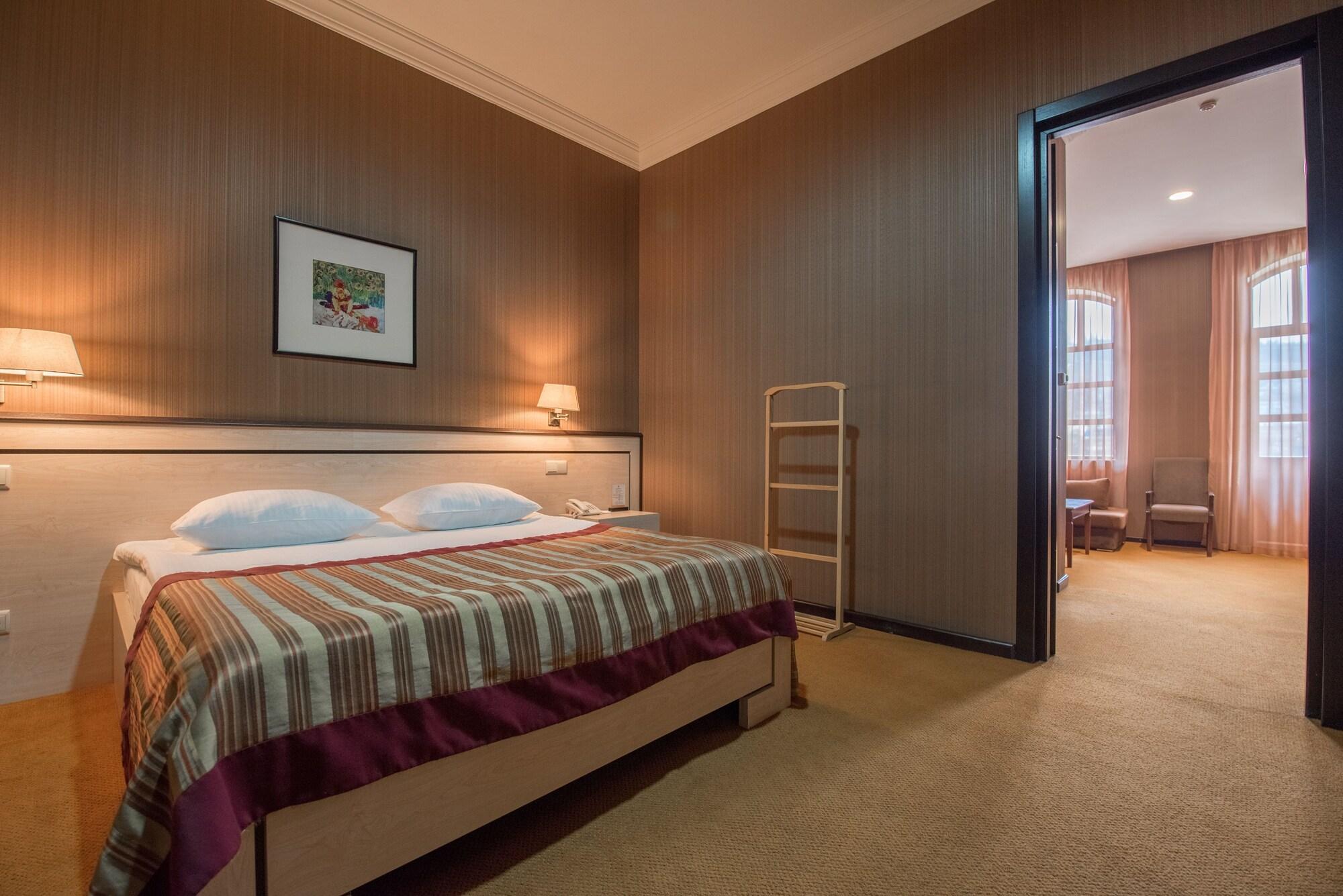 Hotel Rikhe Monika Тбилиси Екстериор снимка