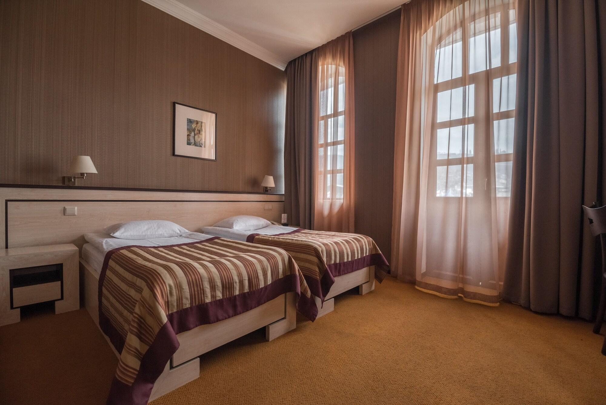 Hotel Rikhe Monika Тбилиси Екстериор снимка