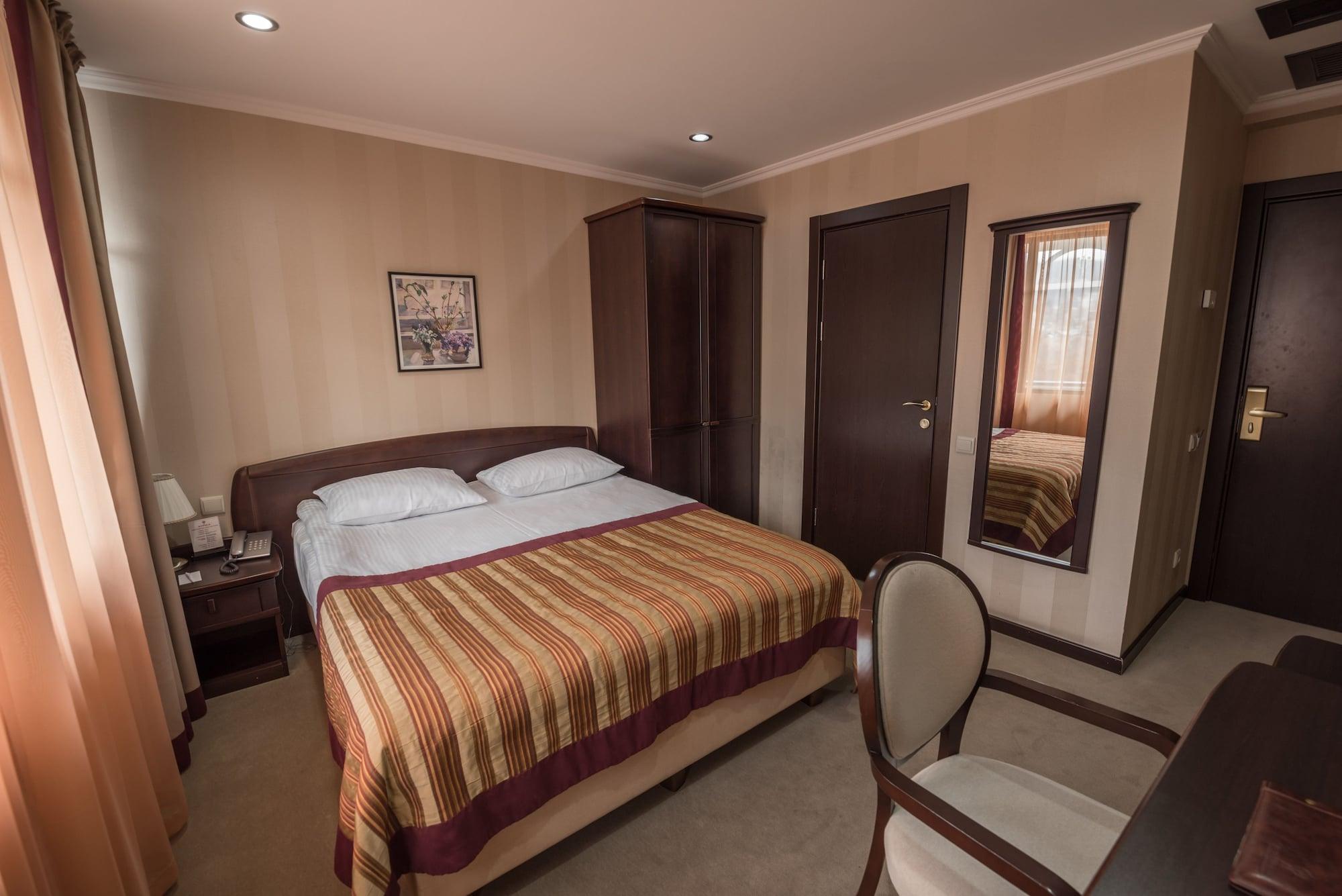 Hotel Rikhe Monika Тбилиси Екстериор снимка