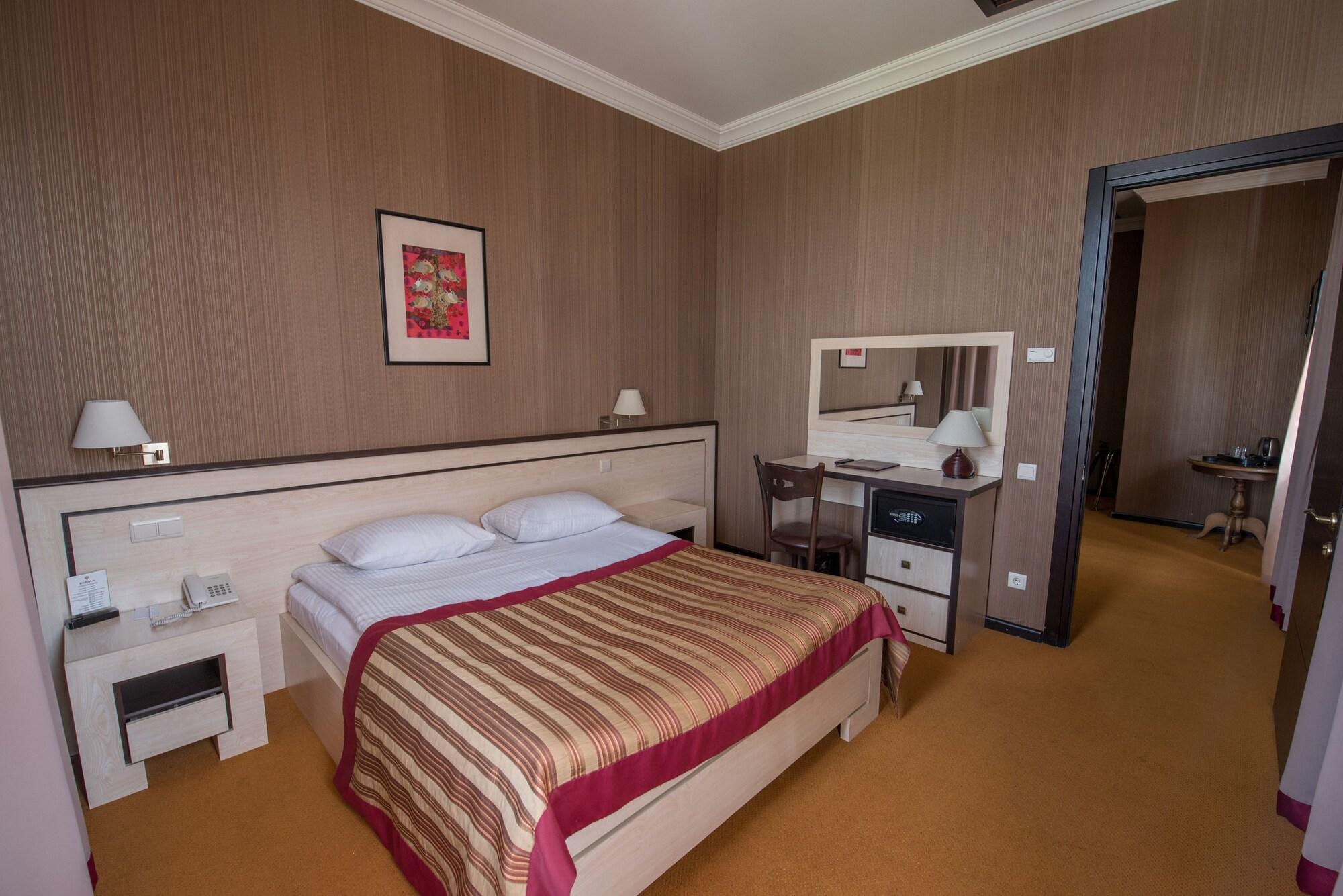 Hotel Rikhe Monika Тбилиси Екстериор снимка
