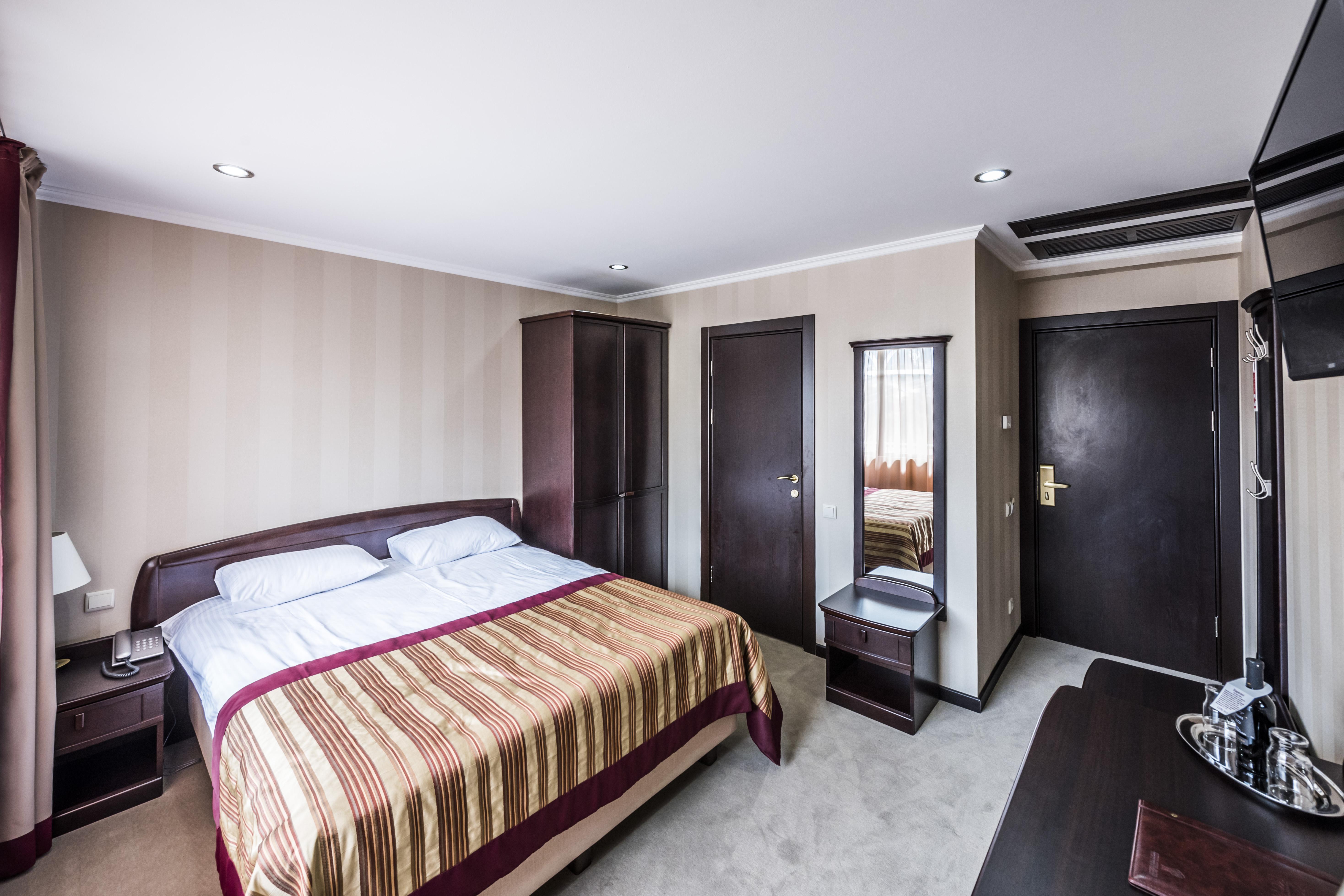 Hotel Rikhe Monika Тбилиси Екстериор снимка