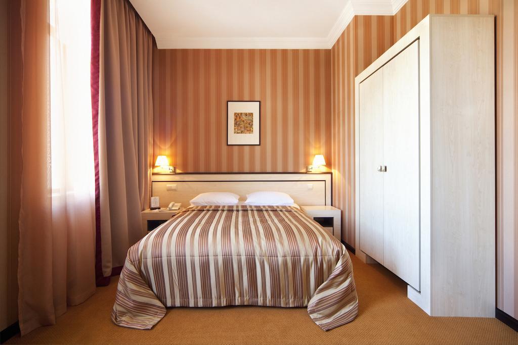 Hotel Rikhe Monika Тбилиси Екстериор снимка