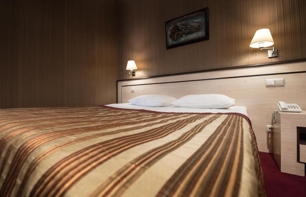 Hotel Rikhe Monika Тбилиси Екстериор снимка