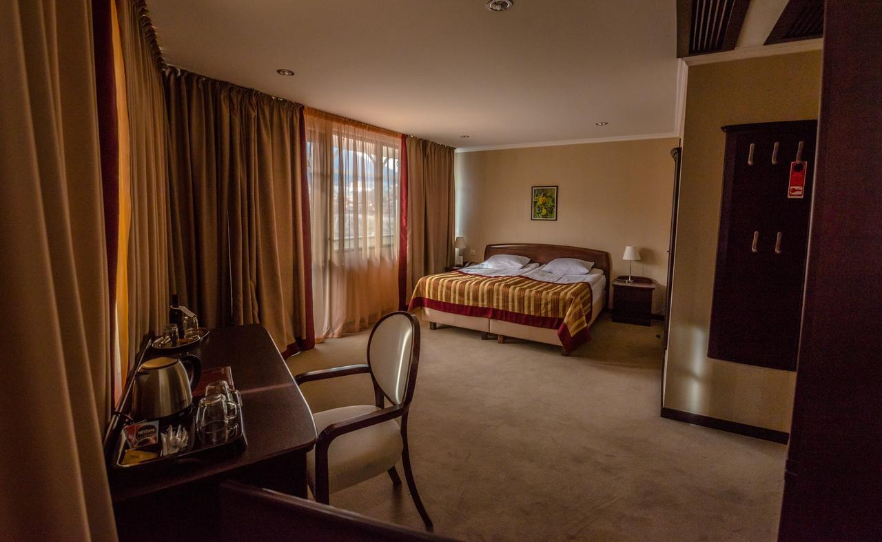 Hotel Rikhe Monika Тбилиси Екстериор снимка