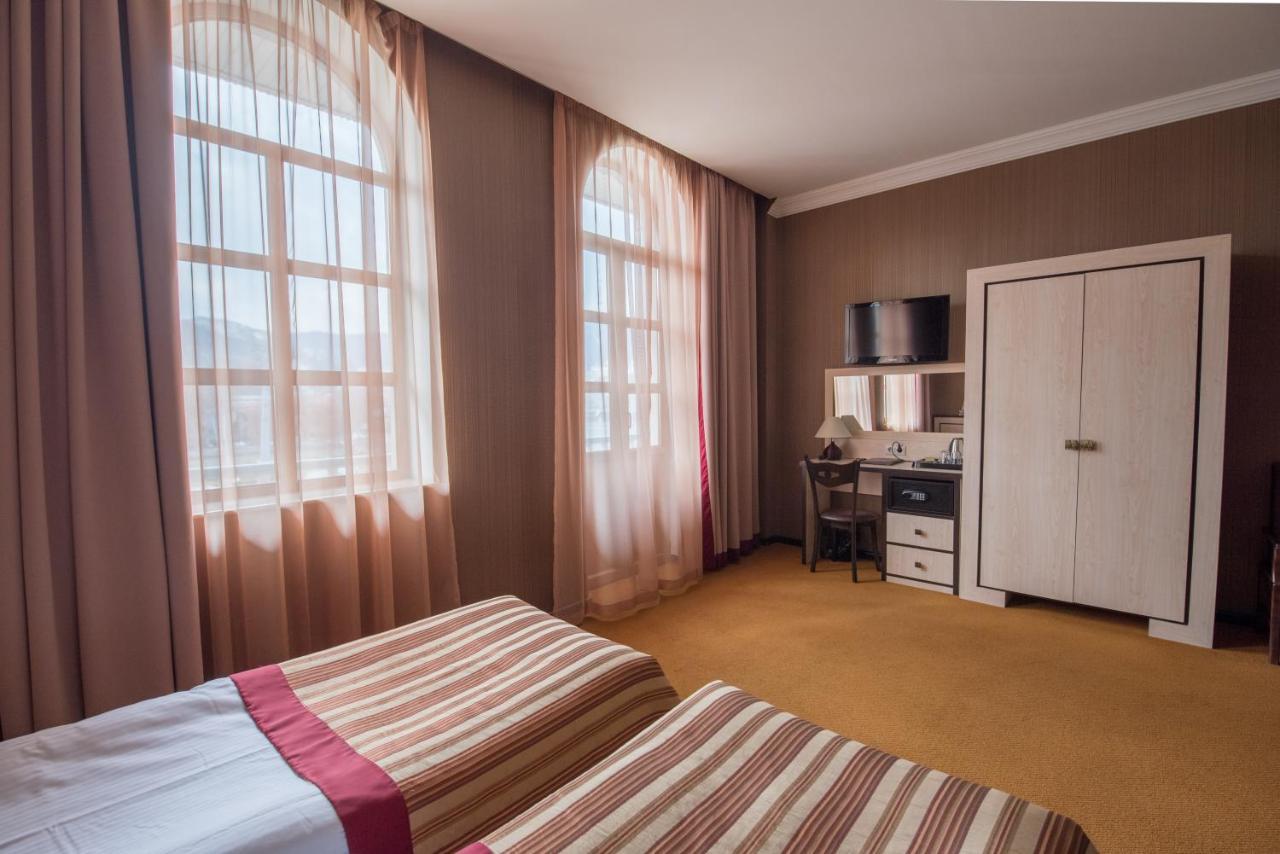 Hotel Rikhe Monika Тбилиси Екстериор снимка