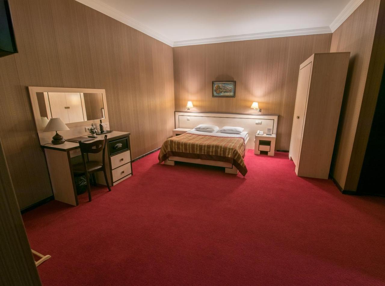 Hotel Rikhe Monika Тбилиси Екстериор снимка