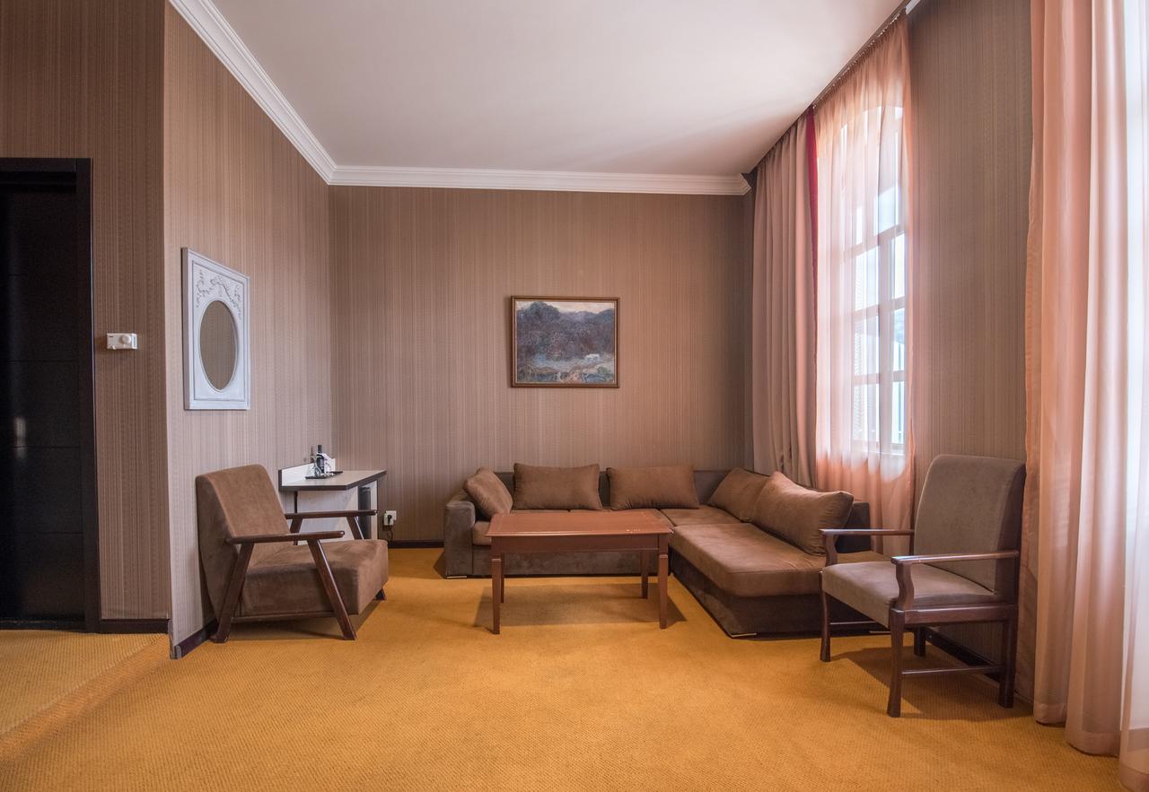 Hotel Rikhe Monika Тбилиси Екстериор снимка