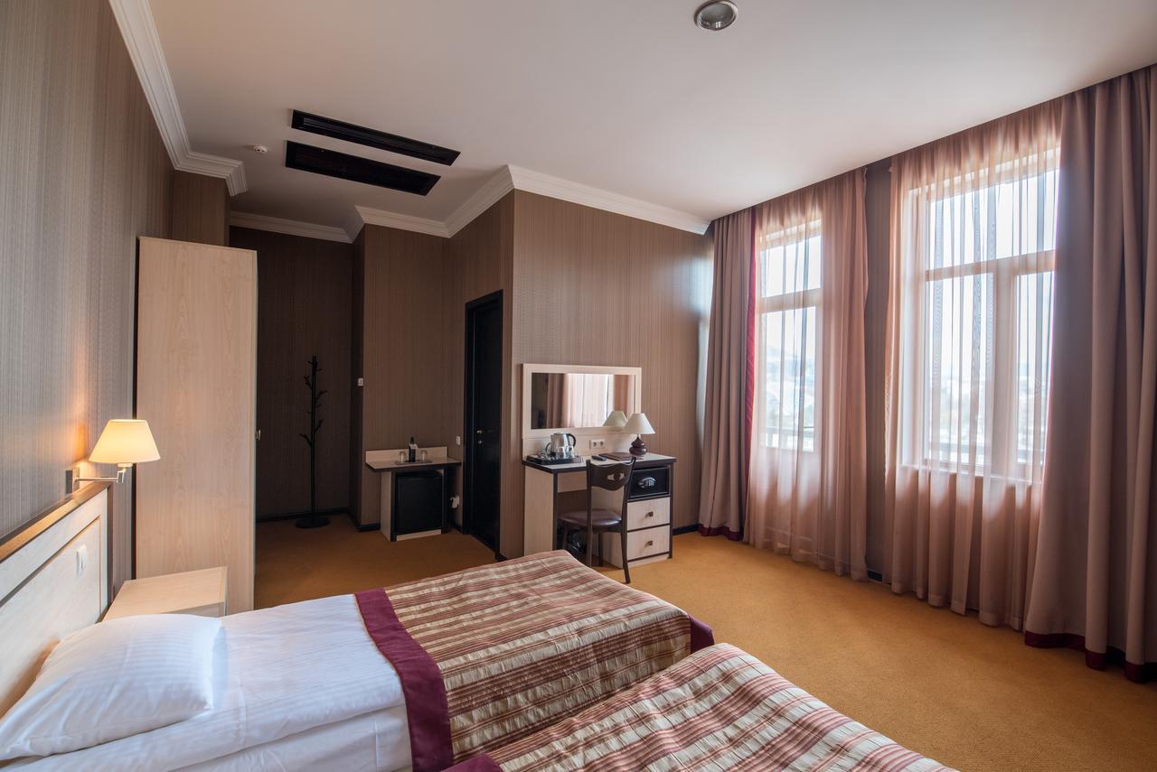 Hotel Rikhe Monika Тбилиси Екстериор снимка